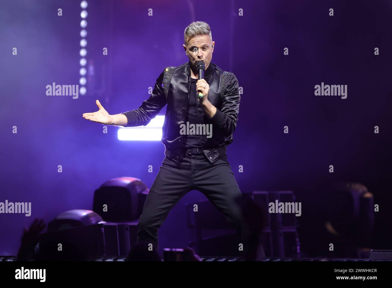 Nicht exklusiv: Nicky Byrne, Shane Filan, Kian Egan Mitglieder der irischen Band Westlife treten während der Wild Dreams Tour in der Arena CDMX auf. Stockfoto