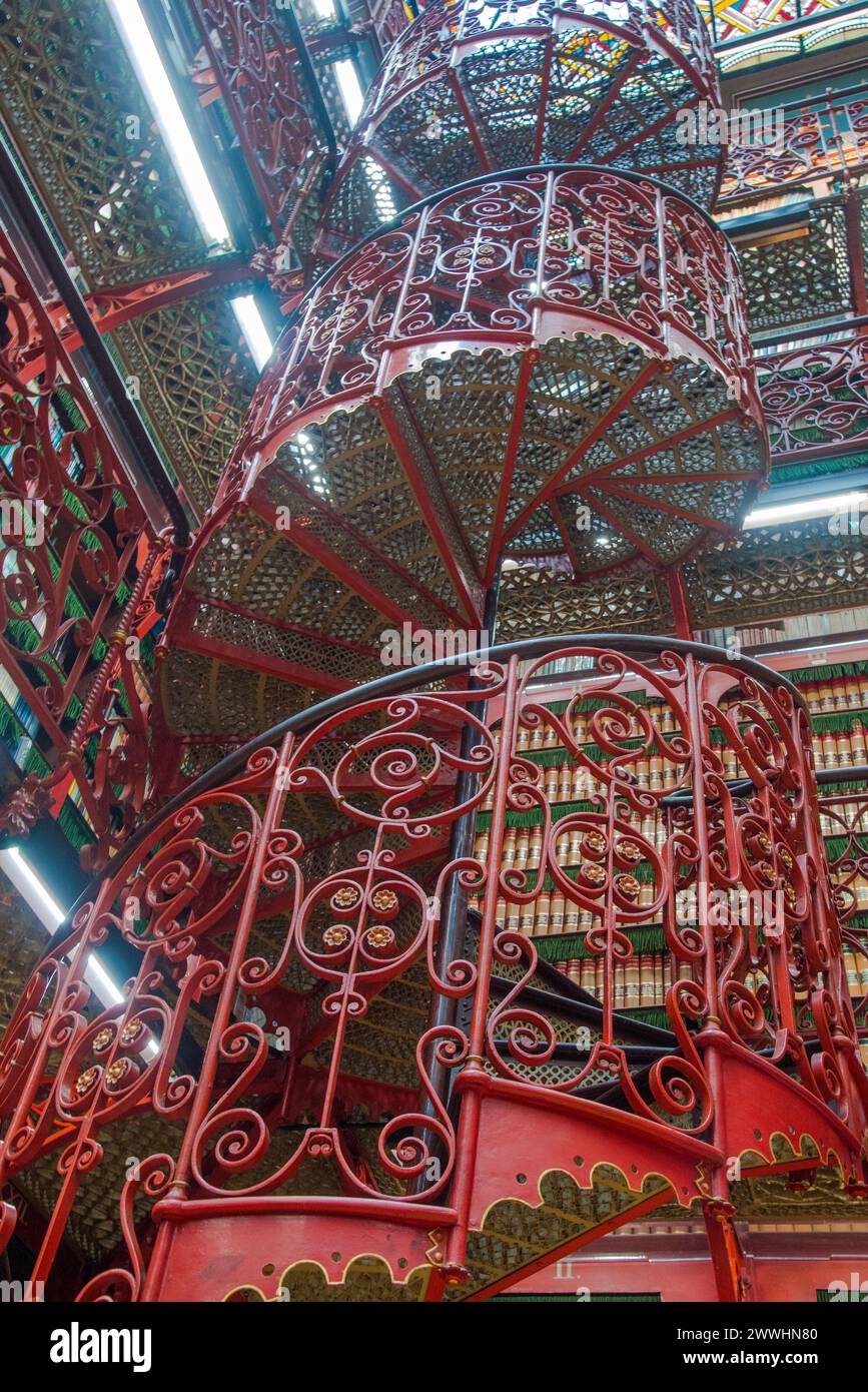 Berühmte Bibliothek von „Handelingenkamer“ von Cornelis Hendrik Peters in den Haag, Holland Stockfoto