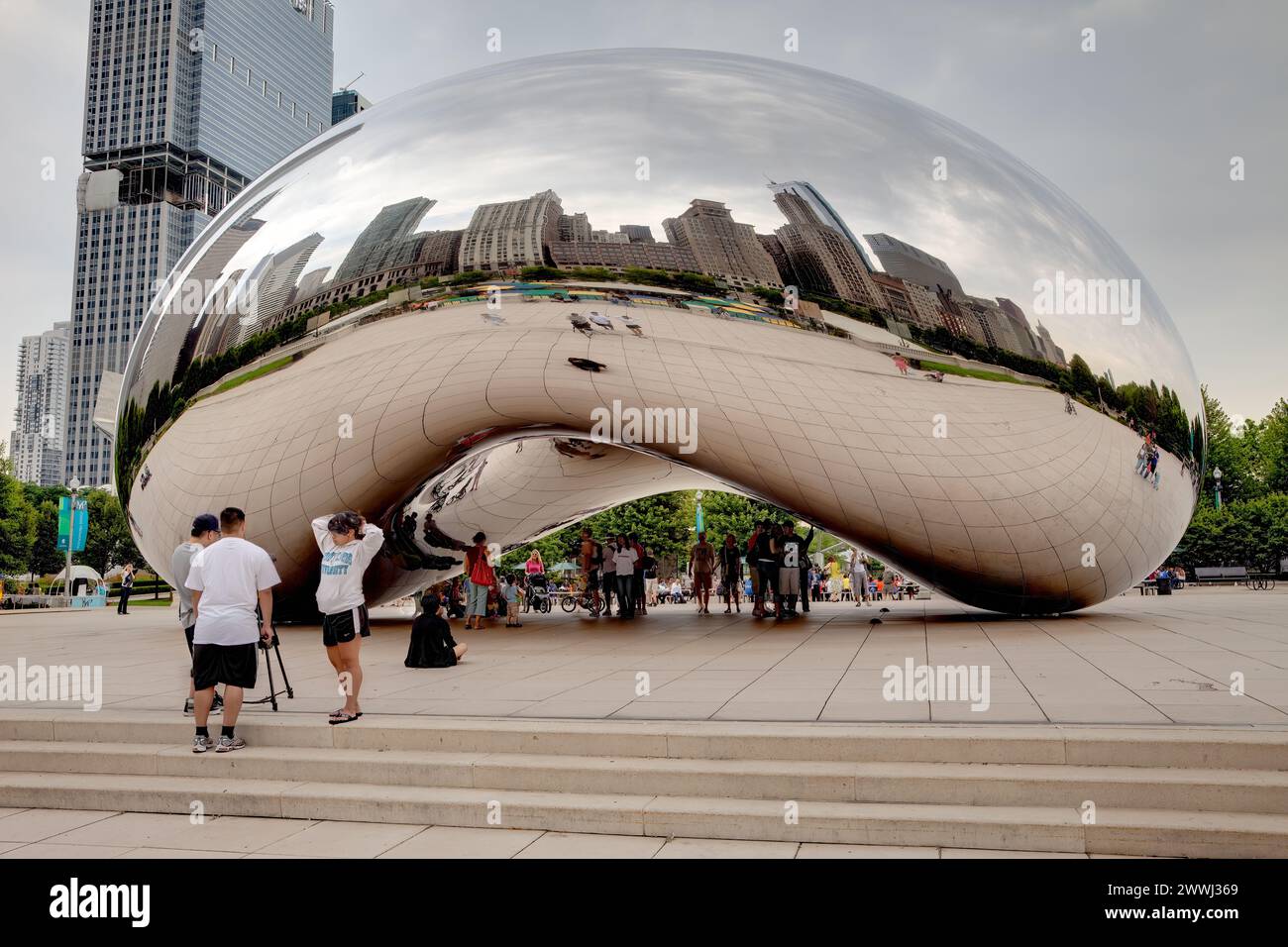Chicago, Illinois.  Cloud Gate, von Anish Kapoor, Millennium Park. Stockfoto