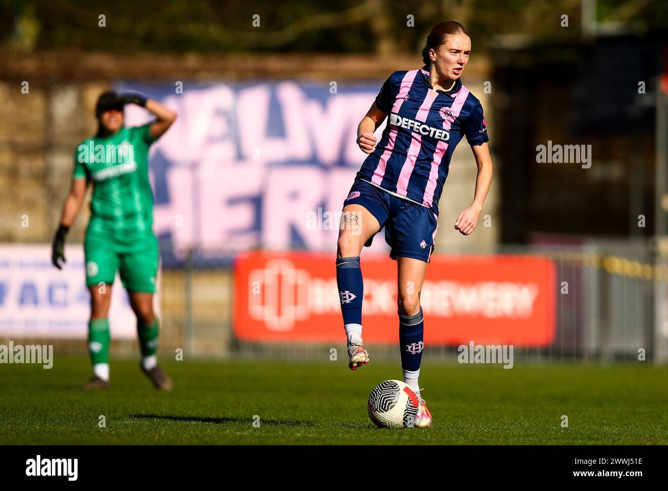 London, Großbritannien. März 2024. Ceylon Hickman (13 Dulwich Hamlet) im Spiel der London and South East Regional Womens Premier League zwischen Dulwich Hamlet und Sutton United in Champion Hill. Quelle: Liam Asman/Alamy Live News Stockfoto