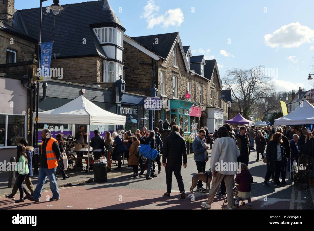 Nether Edge Farmers Market, Sheffield England UK, Nachbarschaftsgruppe, Vorort-Outdoor-Veranstaltung im Frühjahr 2024 Street Scene Stockfoto