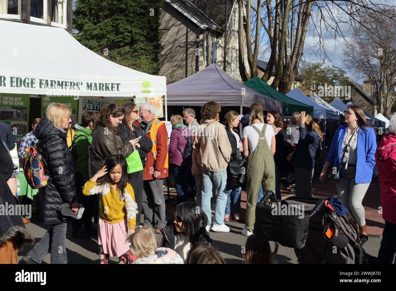 Nether Edge Farmers Market, Sheffield England UK, Nachbarschaftsgruppe, Vorort-Outdoor-Veranstaltung im Frühjahr 2024 Stockfoto