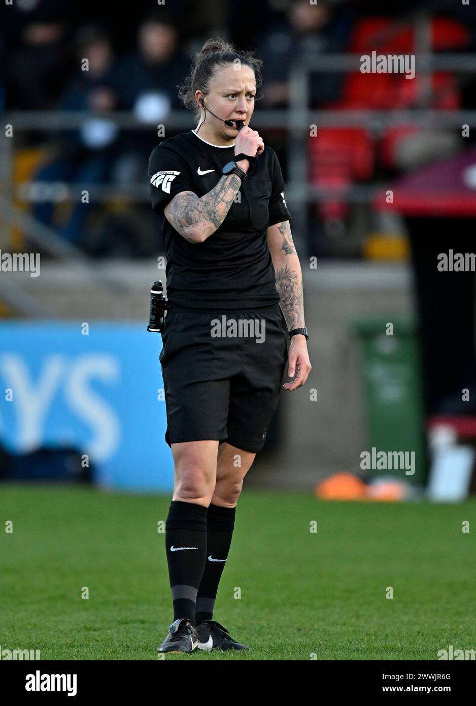 Dagenham, Großbritannien. März 2024. Damen Super League. West Ham V Chelsea. Chigwell Construction Stadium. Dagenham. Megan Wilson (Schiedsrichter) beim Spiel der West Ham V Chelsea Womens Super League im Chigwell Construction Stadium in Dagenham. Quelle: Sport In Pictures/Alamy Live News Stockfoto