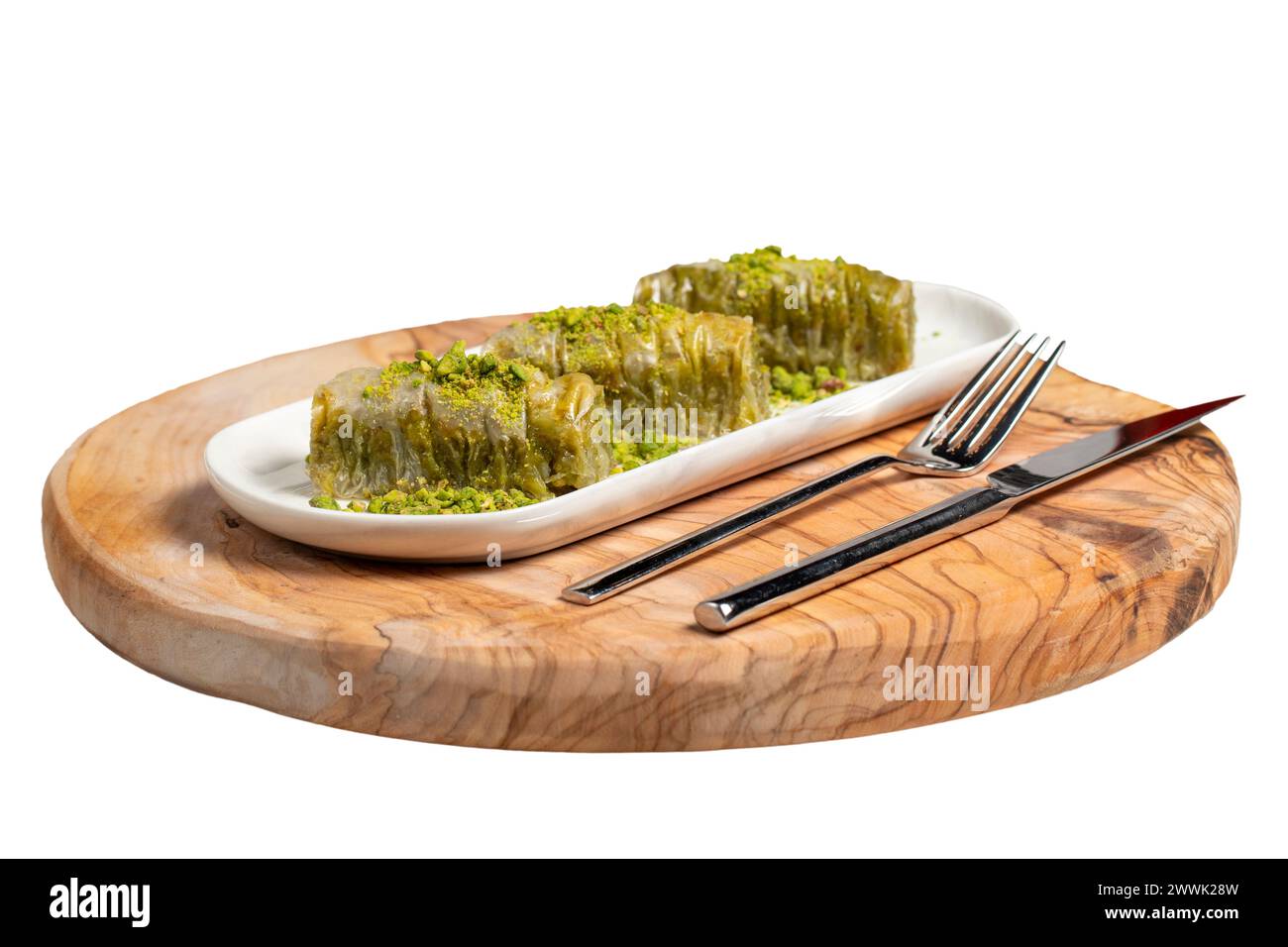 Pistazien-Baklava isoliert auf weißem Hintergrund. Sherbet Dessert. Baklava mit Pistazien und Sirup Stockfoto