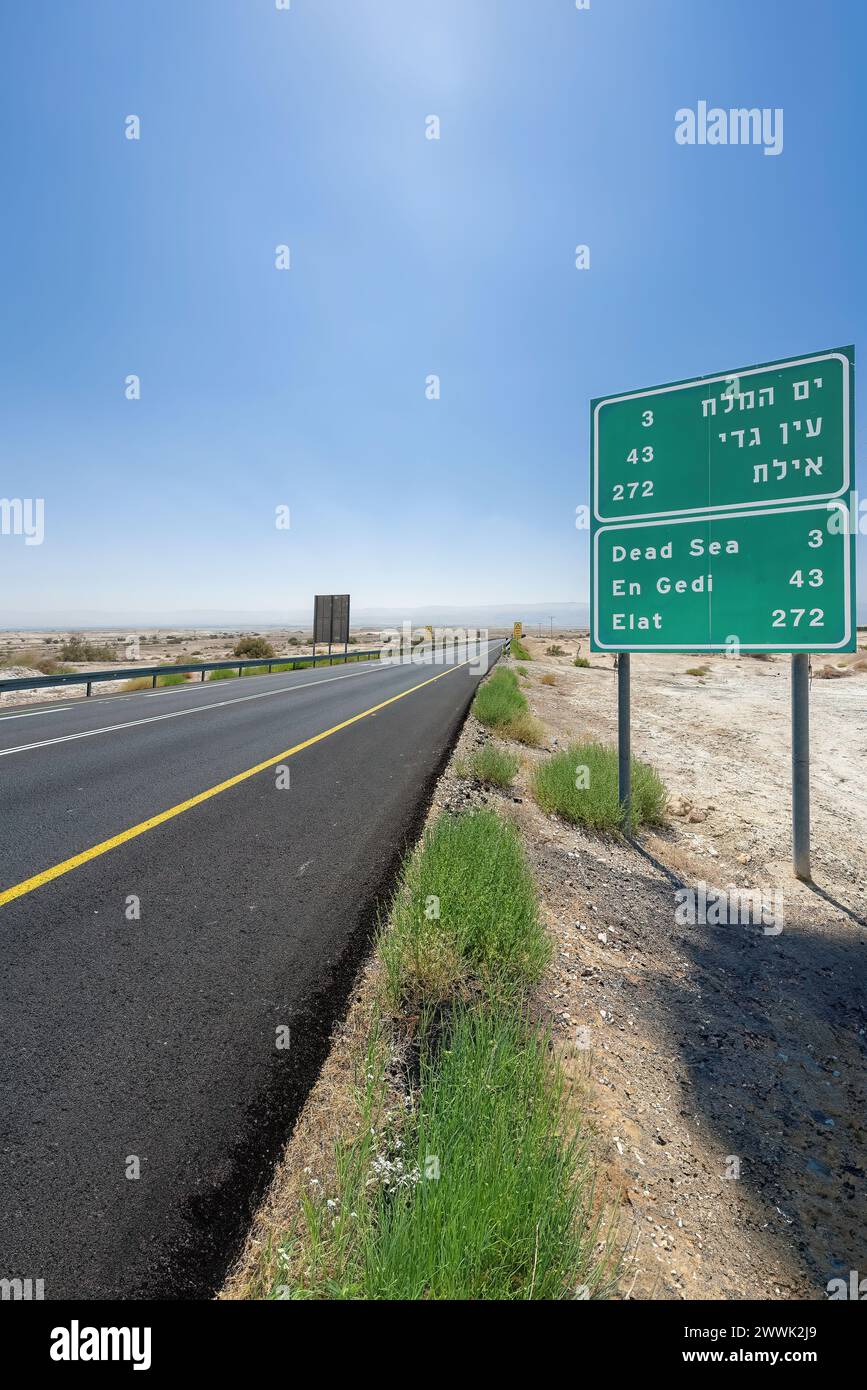 Ein Straßenschild auf der Autobahn 90 in Richtung Totes Meer in Israel Stockfoto