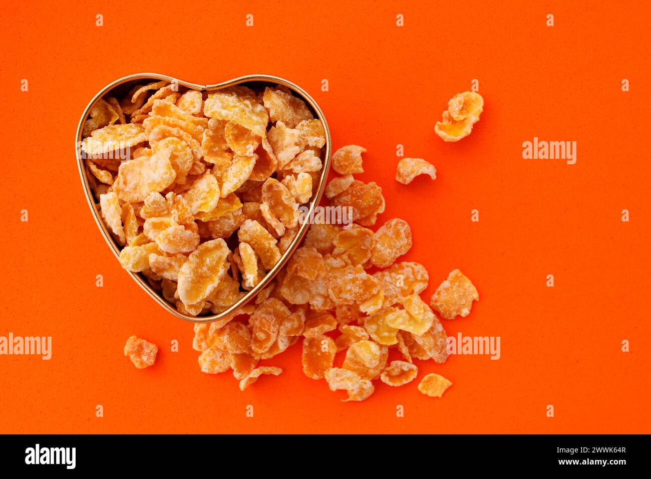 Herz mit gezuckertem Cornflakes-Getreide Stockfoto