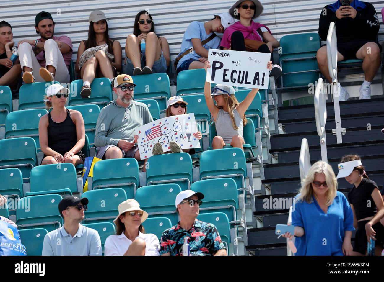 MIAMI GARDENS, FLORIDA – 24. MÄRZ: Jessica Pegula besiegt Leylah Fernandez aus Kanada während des Spiels am 9. Tag der Miami Open im Hard Rock Stadium am 24. März 2024 in Miami Gardens, Florida. Leute: Jessica Pegula Credit: Storms Media Group/Alamy Live News Stockfoto