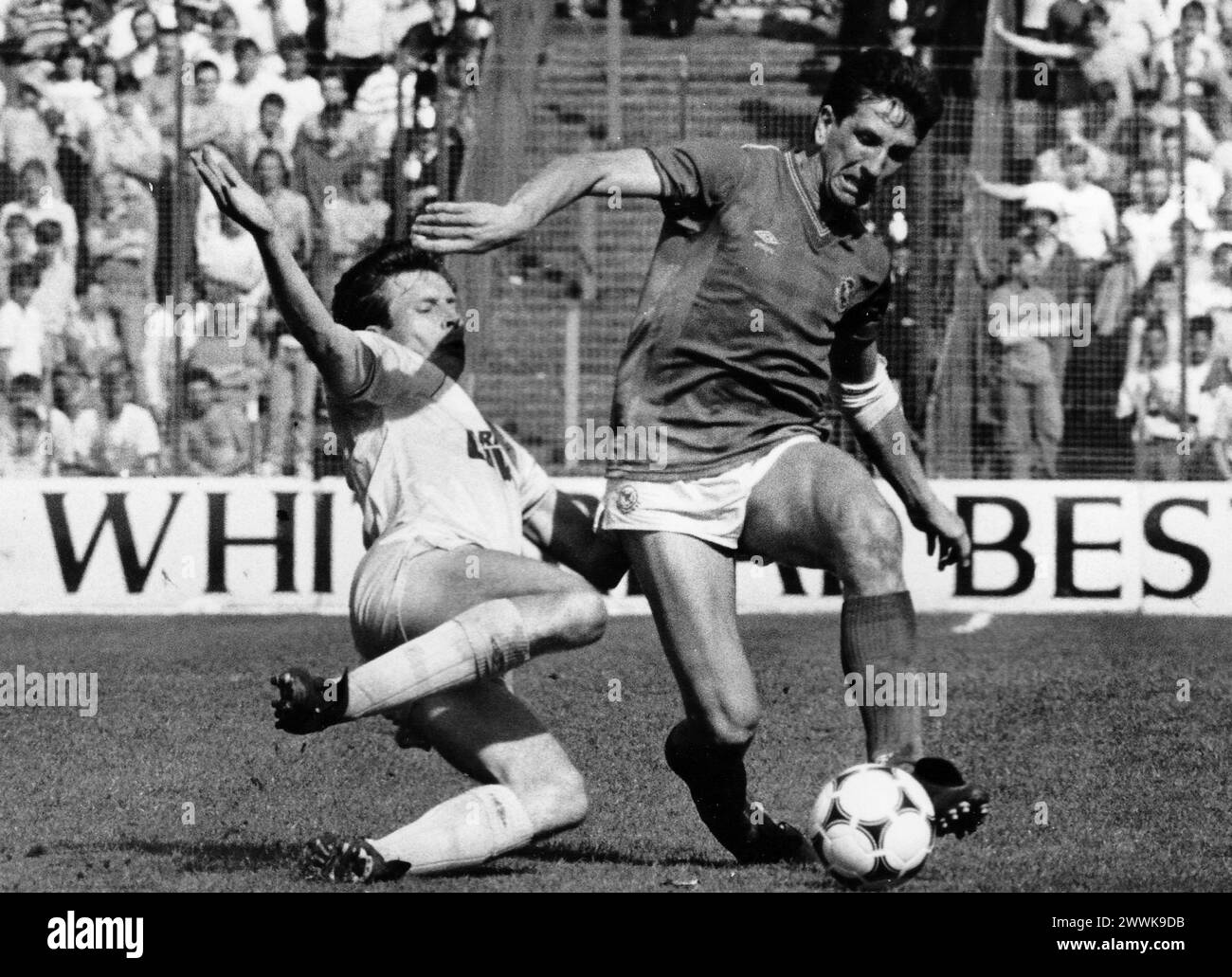 PAUL MARINER VON POMPEY, GESPIELT VON SHEFFIELD UNITEDS MARTIN KUHL PIC MIKE WALKER 1987 Stockfoto