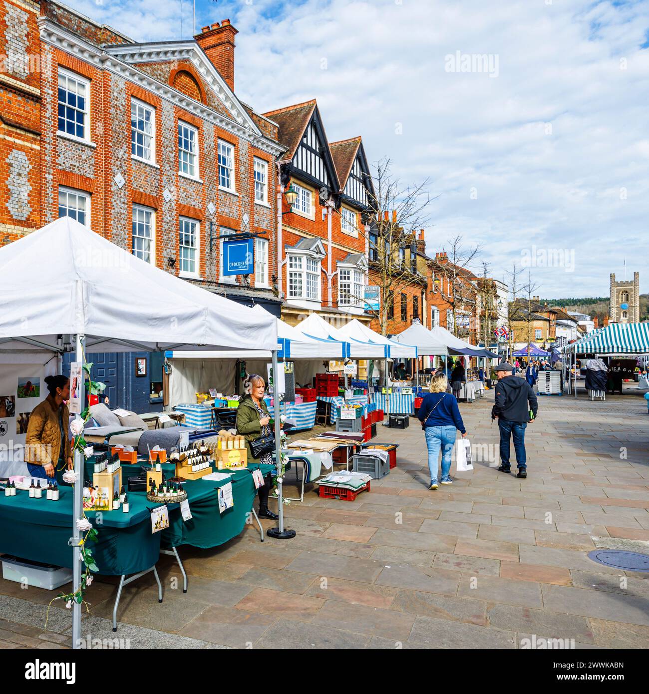 Marktstände im Freien am Market Square, Henley-on-Thames, einer Stadt im Süden von Oxfordshire Stockfoto