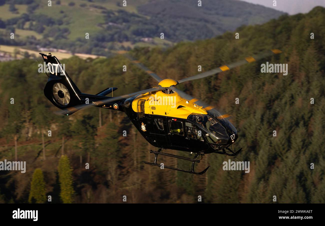 Airbus Helicopters H135 Juno ZM507 der Defence Helicopter Flying School. Low Fying. Stockfoto