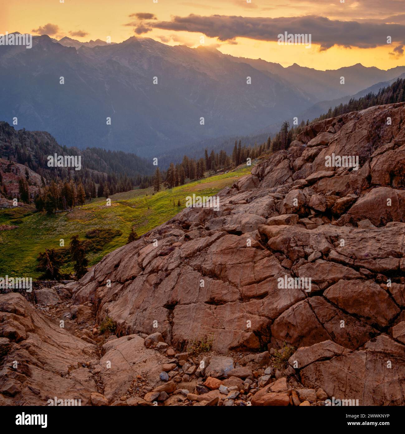Sonnenuntergang, Deep Creek, Echo Lakes Basin, Sawtooth Ridge, Shasta-Trinity National Forest, Kalifornien Stockfoto