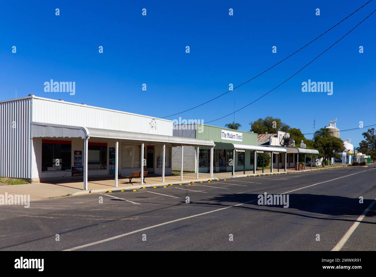 Historische Einzelhandelsgeschäfte an der Day Street Tara Queensland Australien Stockfoto