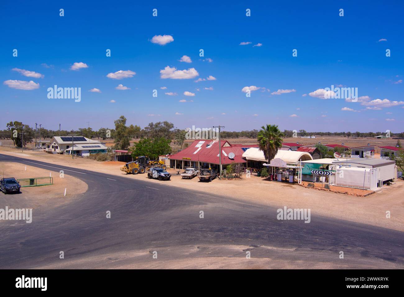 Aus der Vogelperspektive des einzigen Hotels in der NSW/QLD-Grenzstadt Hebel Queensland Australien Stockfoto