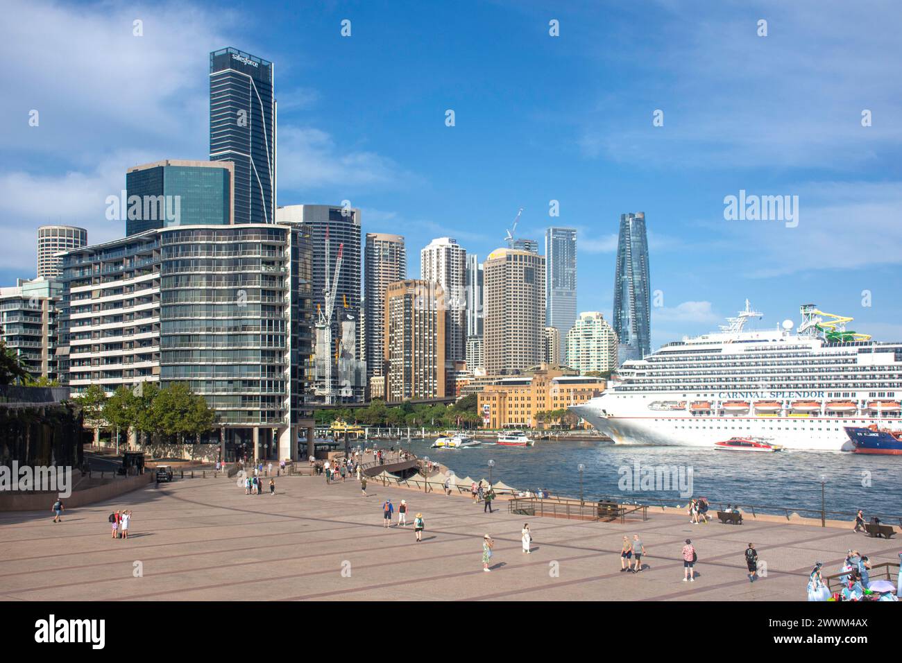 Circular Quay und Stadt von den Stufen des Sydney Opera House, Bennelong Point, Sydney Harbour, Sydney, New South Wales, Australien Stockfoto