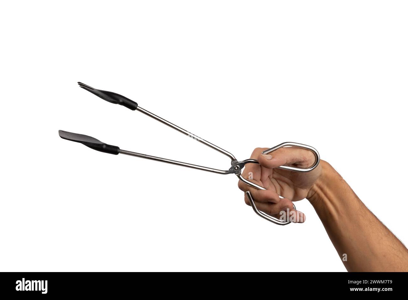 Männliche Hand, die Küchenzange hält, isolierter weißer Hintergrund Stockfoto