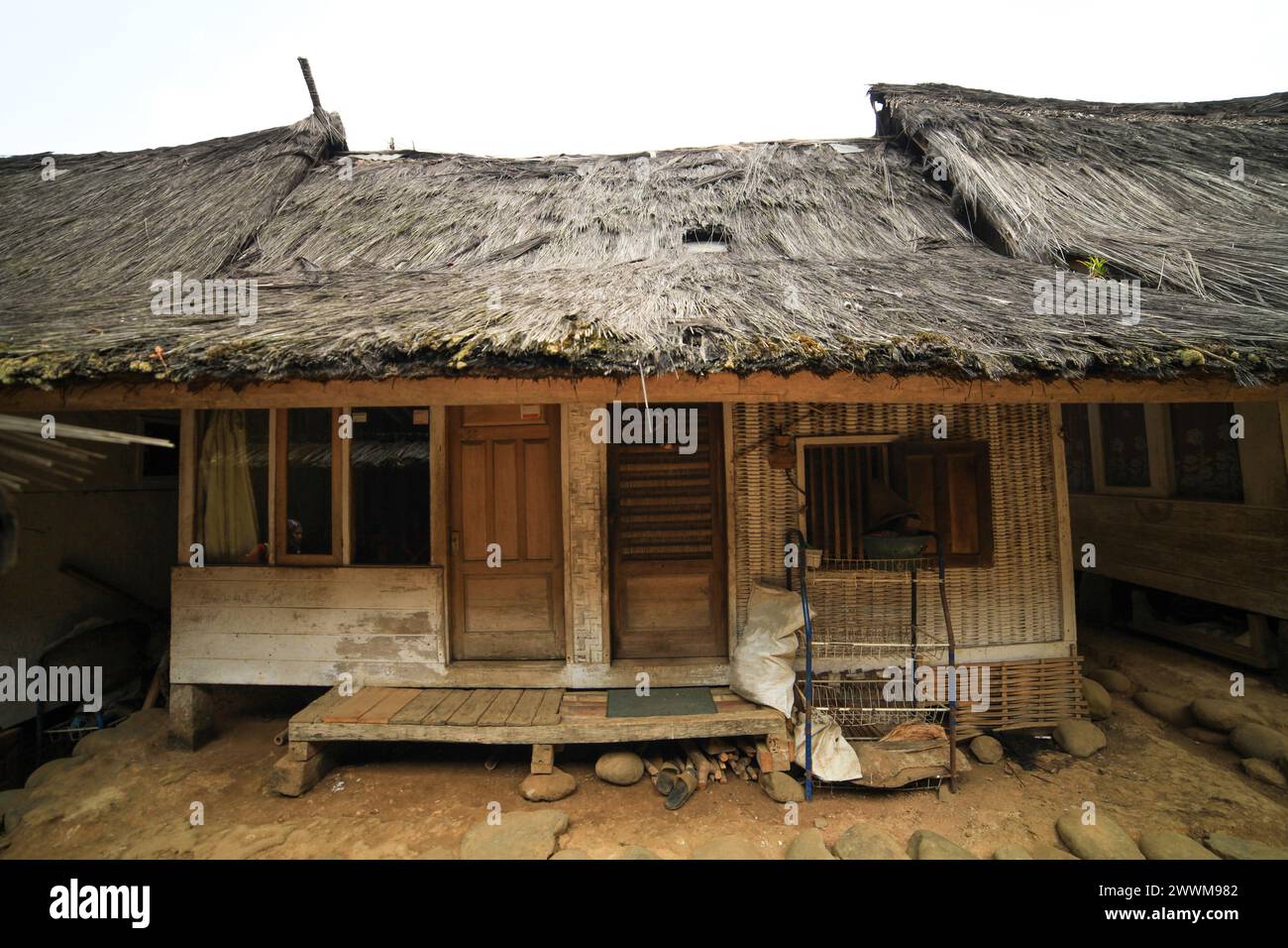 Traditionelles Holzpfahlhaus, Kampung Naga, Tasik Indonesien Stockfoto