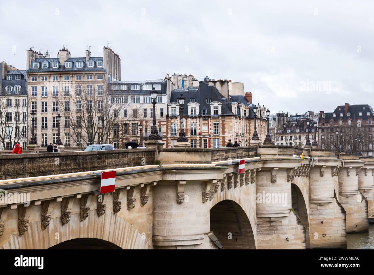 5. Dezember 2023 - Pont Neuf, Paris. Die Pont Neuf (neue Brücke) ist eine der bekanntesten Brücken in Paris, Frankreich. Trotz seines Namens, was bedeutet Stockfoto