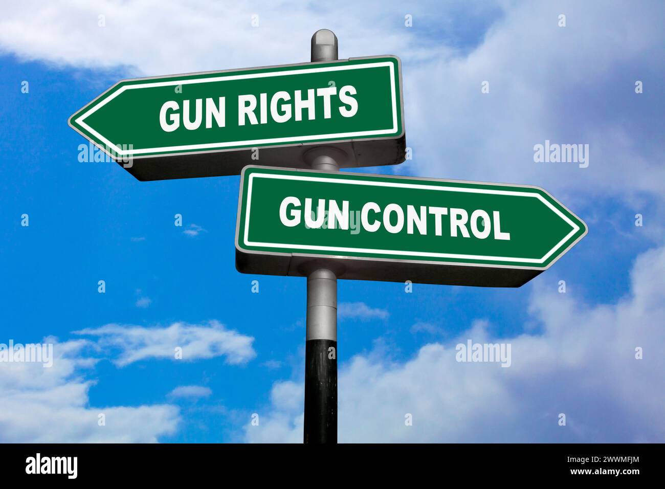 Zwei Richtungsschilder, eines nach links (Waffenrechte) und das andere nach rechts (Waffenkontrolle). Stockfoto