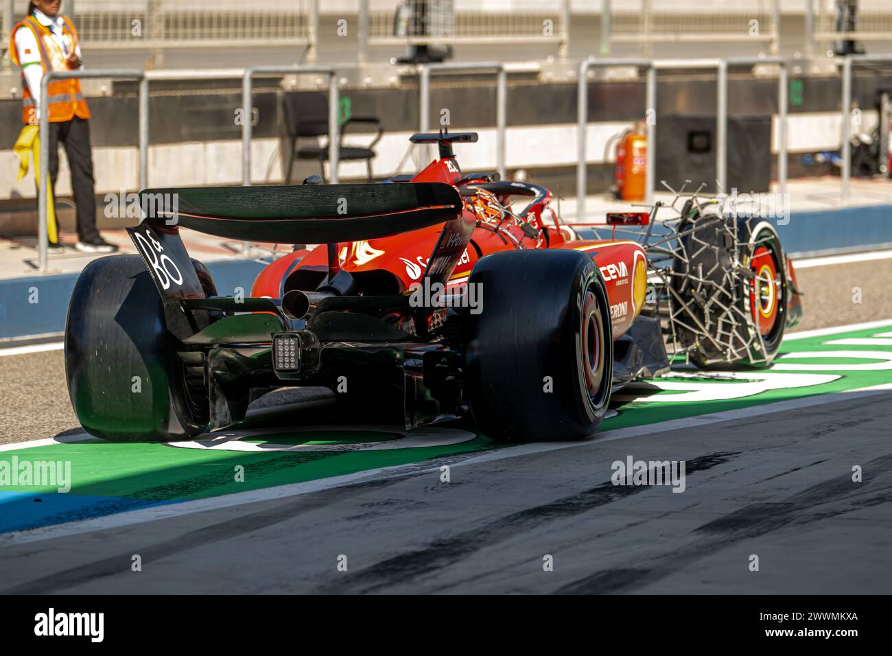 BAHRAIN INTERNATIONAL CIRCUIT, BAHRAIN – 21. FEBRUAR: Charles Leclerc, Ferrari SF-23 während der Bahrain-Tests am Bahrain International Circuit am 21. Februar 2024 in Sakhir, Bahrain. (Foto: Michael Potts/BSR Agency) Stockfoto