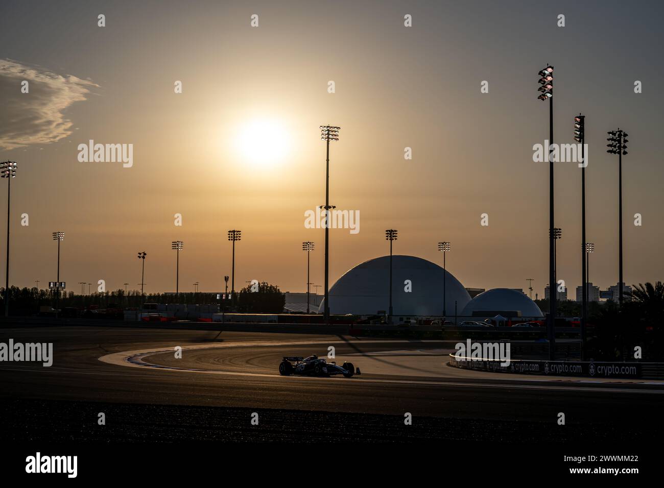 BAHRAIN INTERNATIONAL CIRCUIT, BAHRAIN - 21. FEBRUAR: Nico Hulkenberg, Haas F1 VF-23 während der Bahrain-Tests auf dem Bahrain International Circuit am 21. Februar 2024 in Sakhir, Bahrain. (Foto: Michael Potts/BSR Agency) Stockfoto