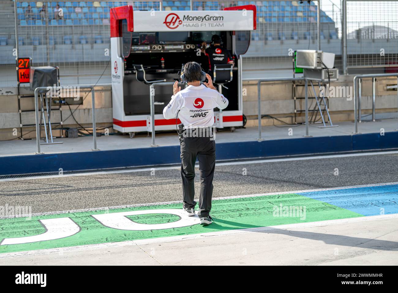 BAHRAIN INTERNATIONAL CIRCUIT, BAHRAIN - 23. FEBRUAR: Ayao Komatsu, Haas F1 VF-24 während der Bahrain-Tests auf dem Bahrain International Circuit am 23. Februar 2024 in Sakhir, Bahrain. (Foto: Michael Potts/BSR Agency) Credit: BSR Agency/Alamy Live News Stockfoto