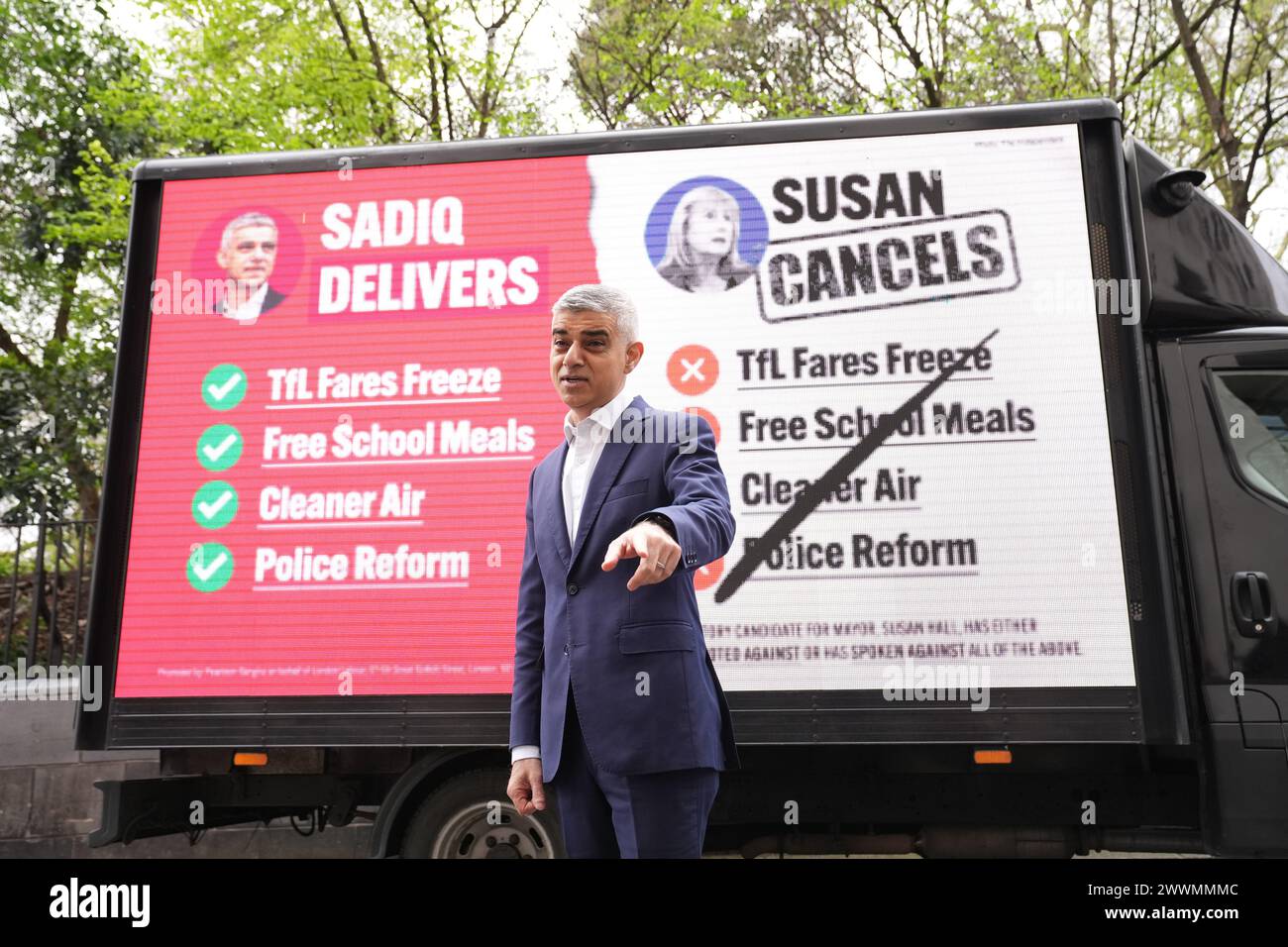 Bürgermeister von London Sadiq Khan bei der Eröffnung seiner Plakatkampagne im Zentrum von London für die Londoner Bürgermeisterwahl. Bilddatum: Montag, 25. März 2024. Stockfoto