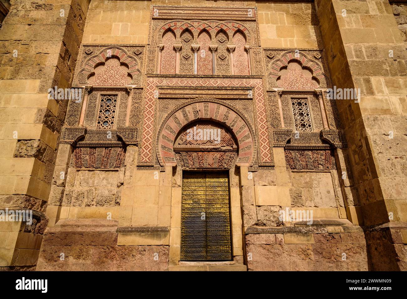 Dekorative Details der Außenfassade der Moschee von Córdoba (Andalusien, Spanien) ESP detalles ornamentales de la fachada a la Mezquita de Córdoba Stockfoto