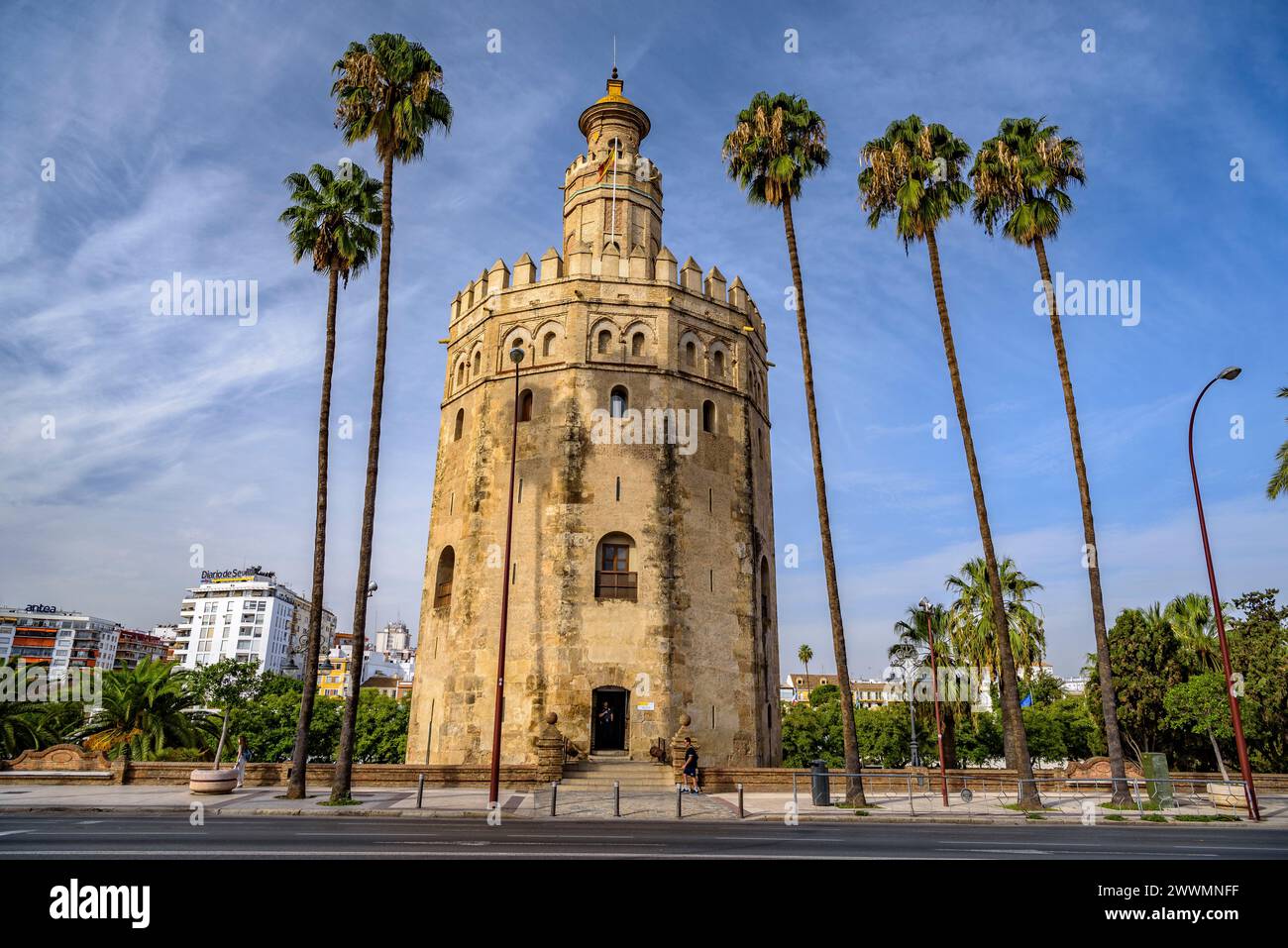 Torre del Oro Turm, ein emblematisches Denkmal neben dem Fluss Guadalquivir (Sevilla, Andalusien, Spanien) ESP: La Torre del Oro, monumento de Sevilla Stockfoto