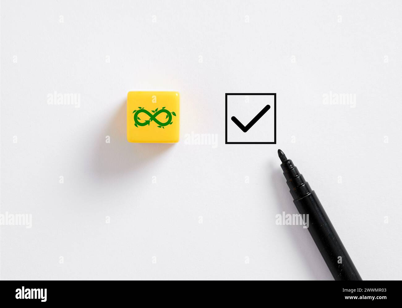 Zulassung zur Kreislaufwirtschaft. Schaffung einer Kreislaufwirtschaft für künftiges Unternehmenswachstum und ökologische Nachhaltigkeit. Verringerung der industriellen Verschmutzung für Umwelt Stockfoto