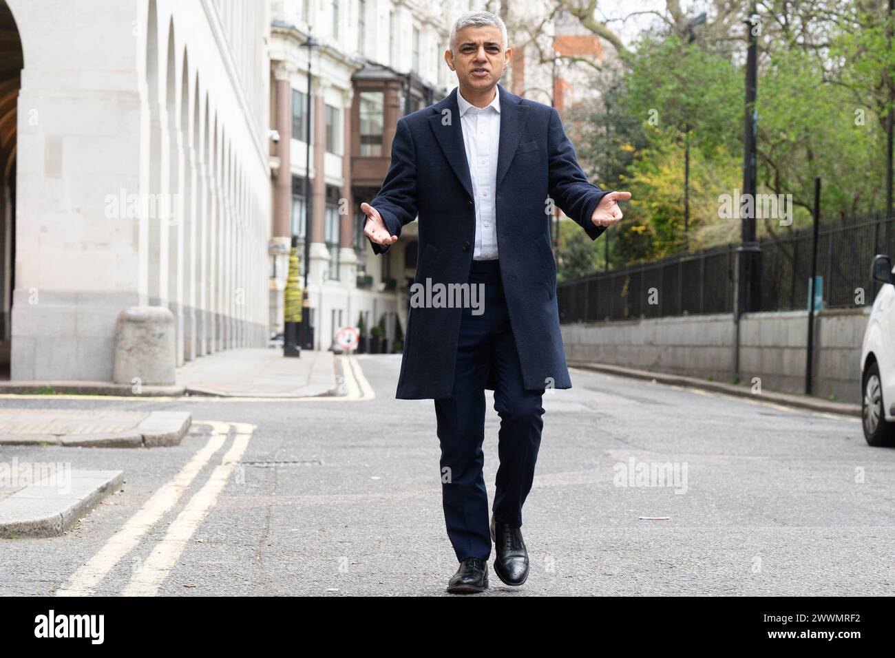 Der Bürgermeister von London Sadiq Khan bei der Eröffnung einer Plakatkampagne für die Londoner Bürgermeisterwahl im Zentrum von London. Bilddatum: Montag, 25. März 2024. Stockfoto