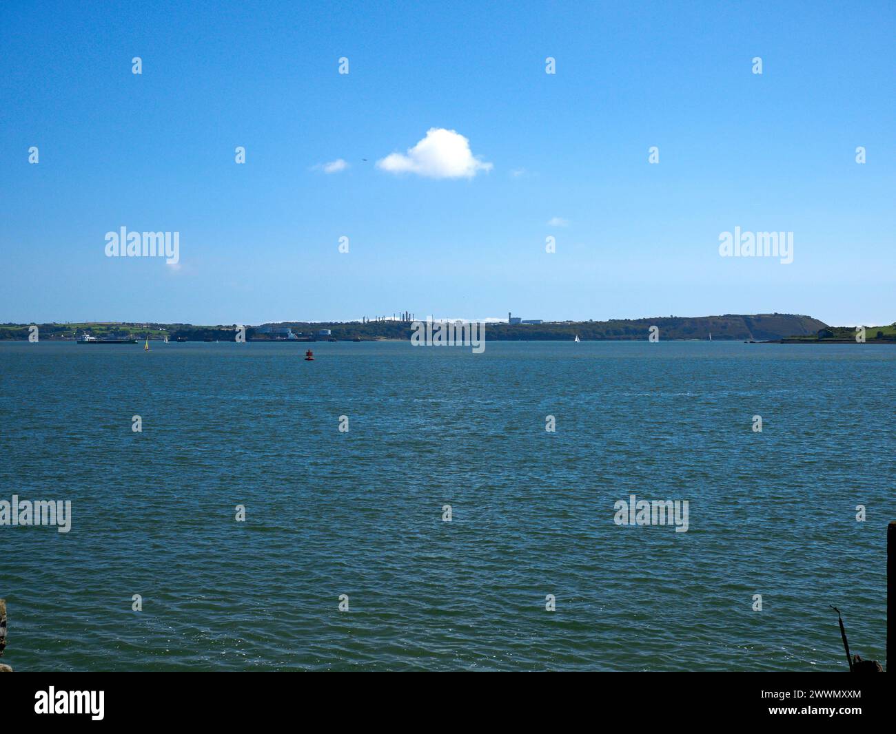 Weiße Cumulus-Wolken Hintergrund, Sommerwolken Stockfoto
