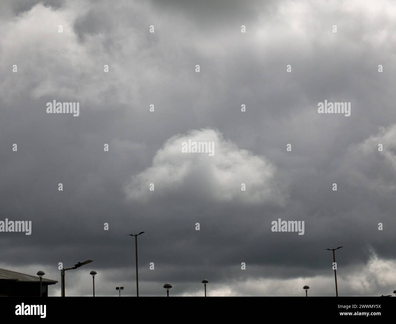 Weiße Cumulus-Wolken Hintergrund, Sommerwolken Stockfoto