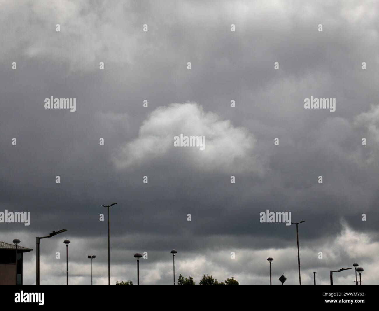 Weiße Cumulus-Wolken Hintergrund, Sommerwolken Stockfoto