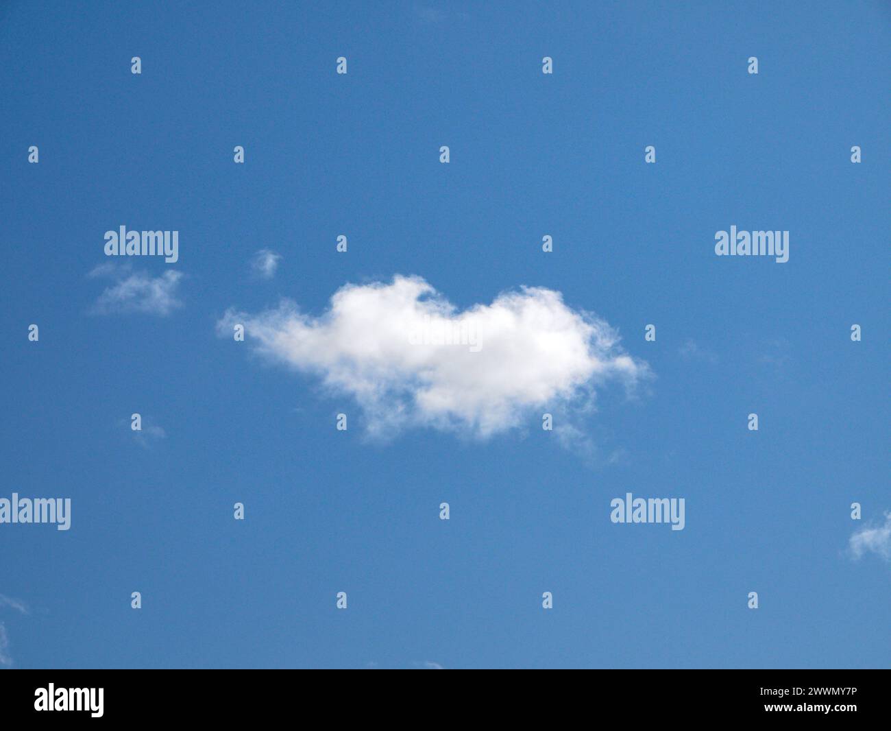 Weiße Cumulus-Wolken Hintergrund, Sommerwolken Stockfoto