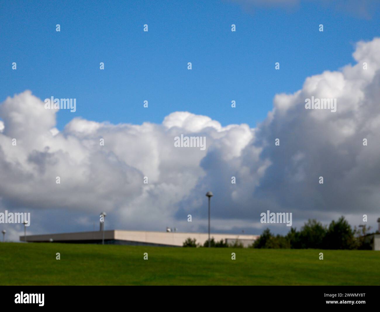 Weiße Cumulus-Wolken Hintergrund, Sommerwolken Stockfoto