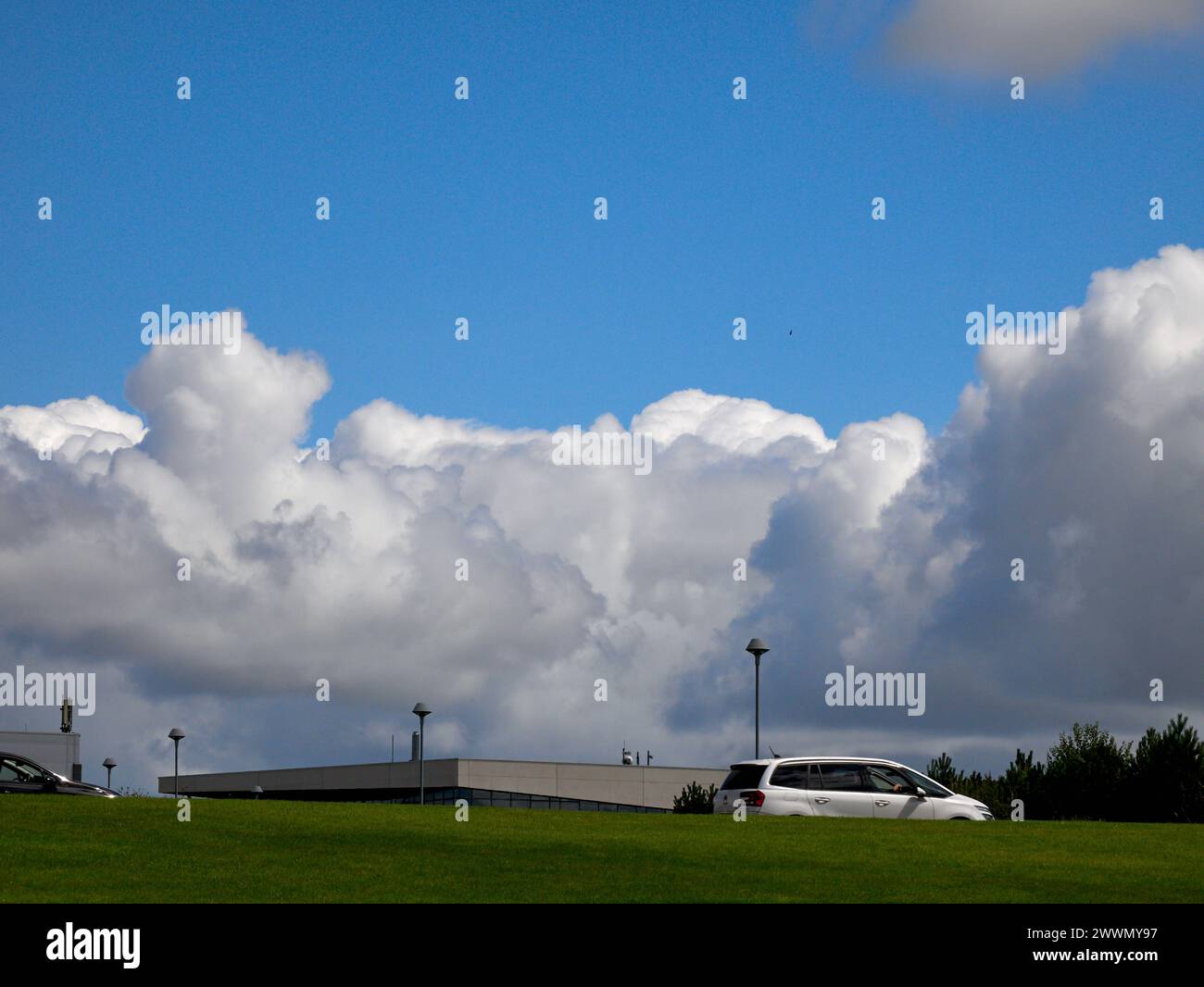 Weiße Cumulus-Wolken Hintergrund, Sommerwolken Stockfoto