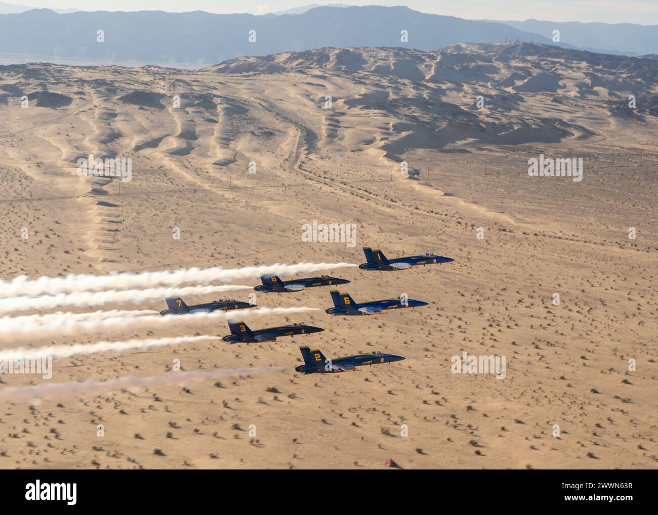 Die Blue Angels führen derzeit Wintertrainings in der Naval Air Facility (NAF) El Centro, Kalifornien, durch, um die kommende Flugschau-Saison 2024 vorzubereiten. Marineblau Stockfoto