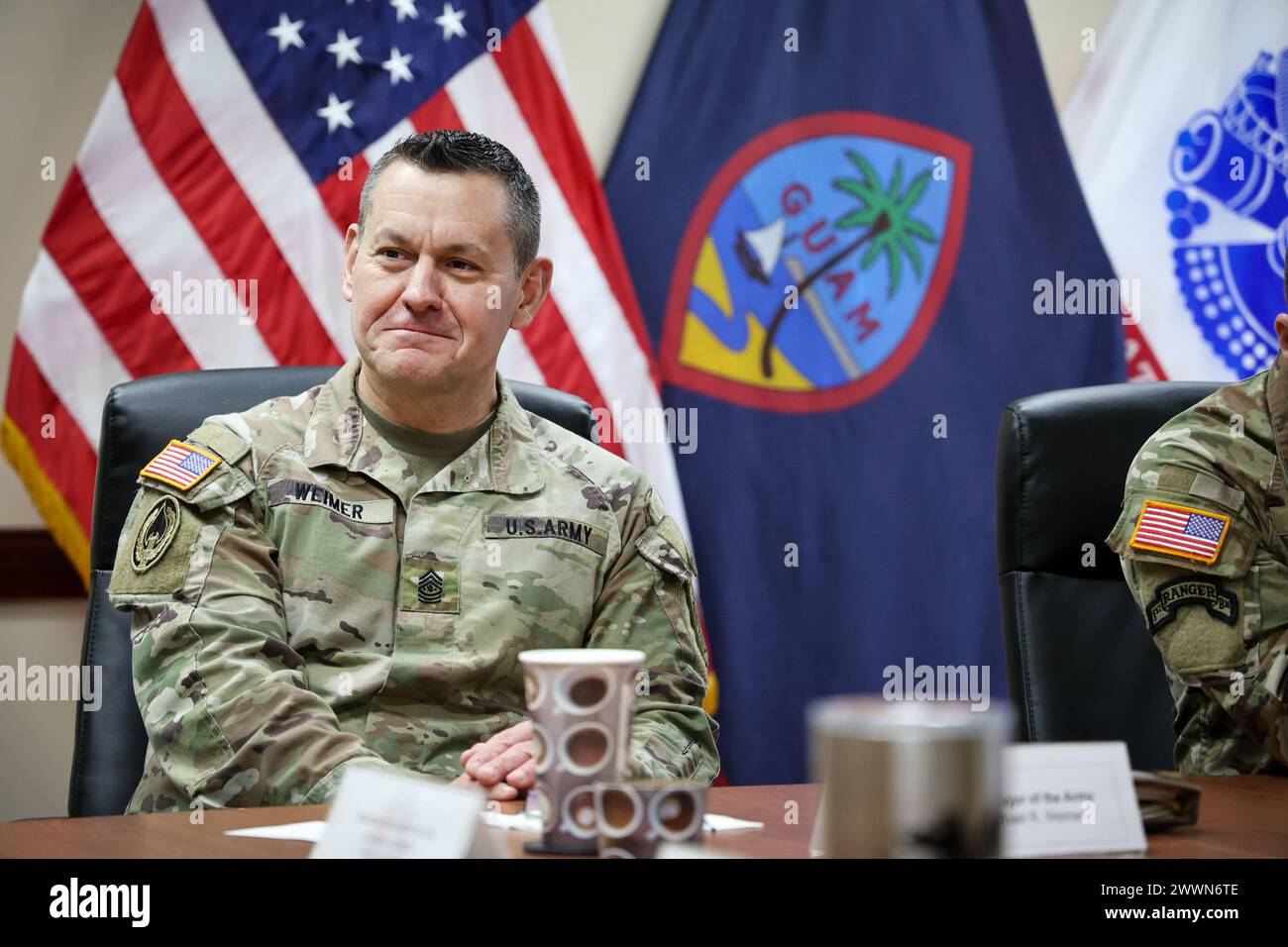 Generalmajor der Armee Michael R. Weimer besucht das Guam-Kommandoteam der Nationalgarde am 7. Februar 2023. Nationalgarde Stockfoto