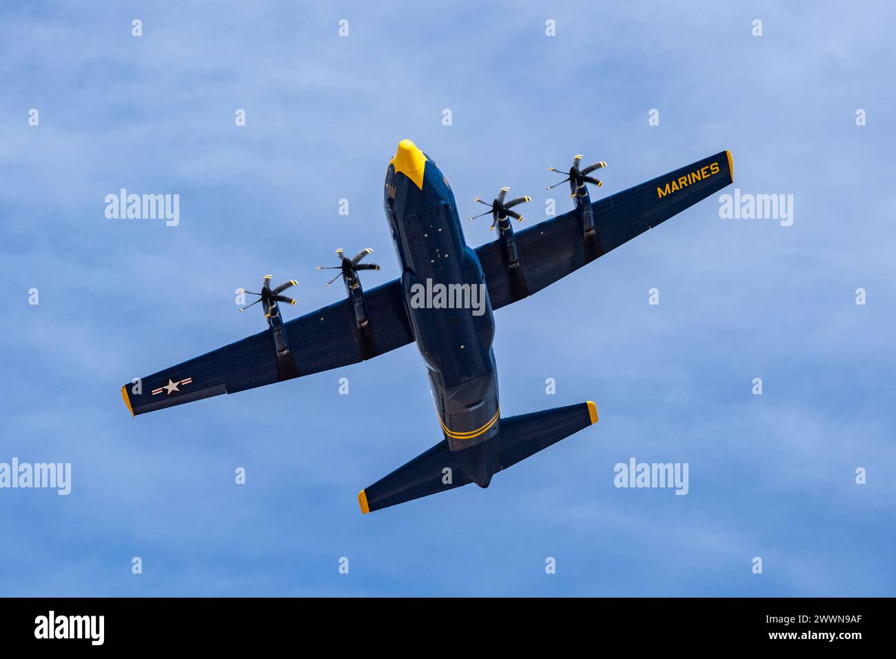 Die Blue Angels führen derzeit Wintertrainings in der Naval Air Facility (NAF) El Centro, Kalifornien, durch, um die kommende Flugschau-Saison 2024 vorzubereiten. Marineblau Stockfoto