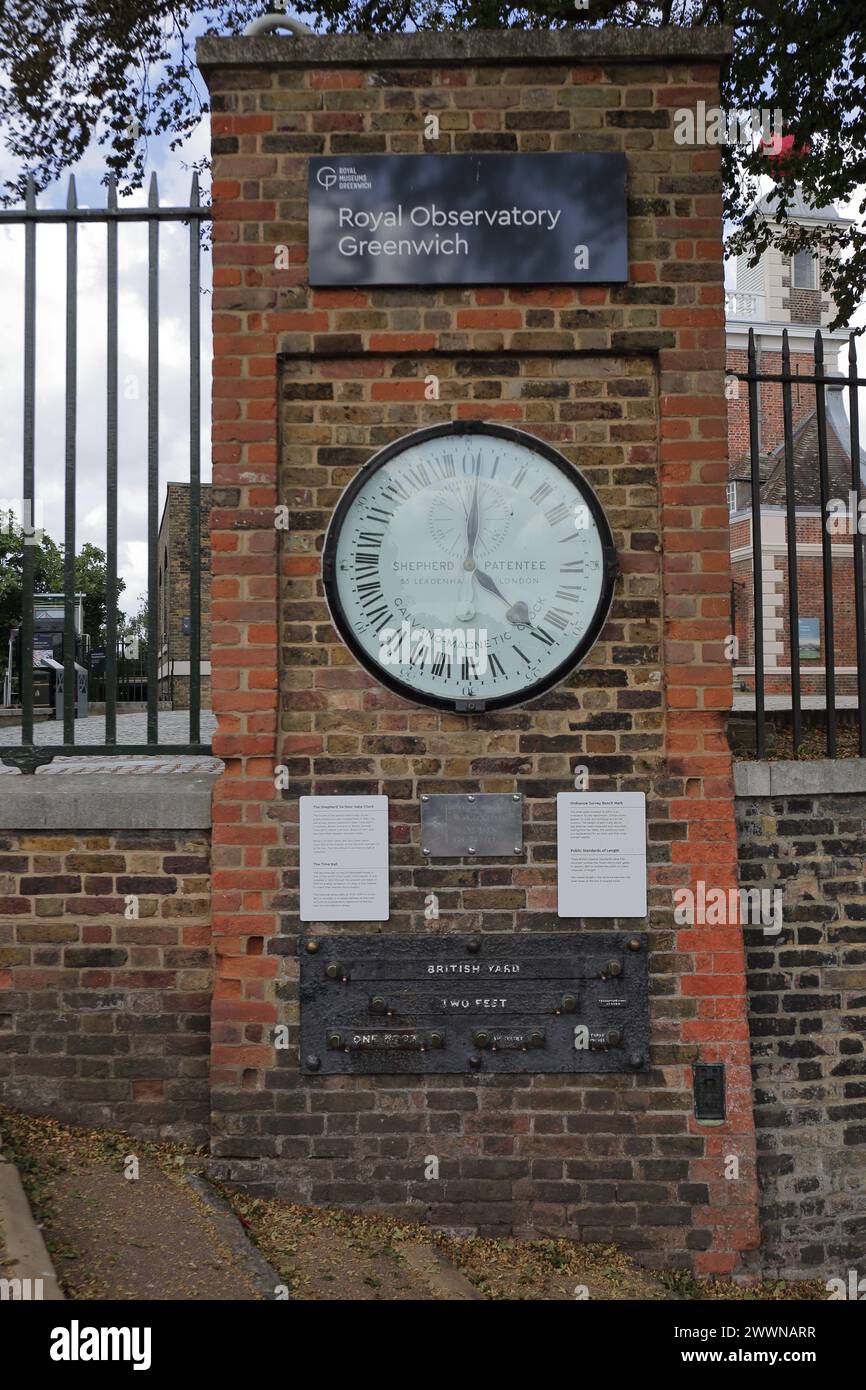 Die Shepherd Gate Clock wurde an den Toren des Royal Observatory Greenwich installiert. Es ist berühmt für seine 24 Stunden im Gesicht und nicht für die 12. Stockfoto