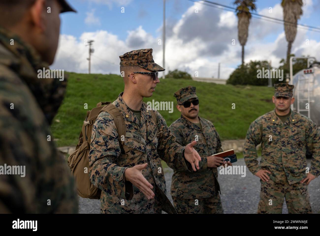 Die US-Marines mit der 1st Civil Affairs Group Force Headquarters Group, I Marine Expeditionary Force, führen am 2. Februar 2024 eine zivile Aufklärung von Camp Talega in Camp Pendleton, Kalifornien, durch. Die 1. CAG nahm an einer jährlichen Schulung vor Ort Teil, die sich mit den zentralen Aufgaben der Doktrinalen Zivilsachen in Vorbereitung auf Balikatan 24 beschäftigte. Marine Corps Stockfoto