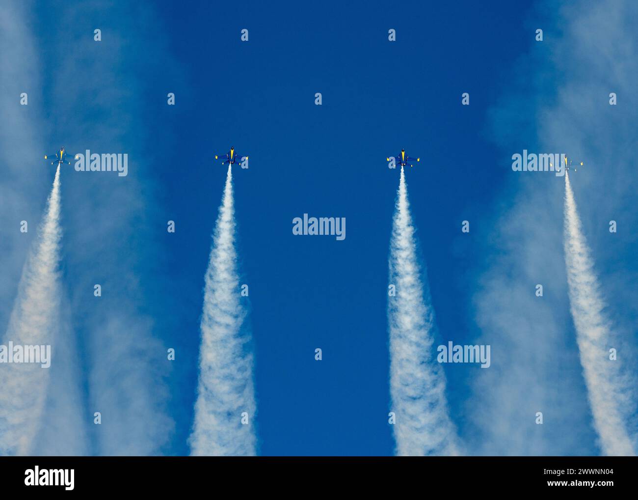 Die Blue Angels führen derzeit Wintertrainings in der Naval Air Facility (NAF) El Centro, Kalifornien, durch, um die kommende Flugschau-Saison 2024 vorzubereiten. Marineblau Stockfoto