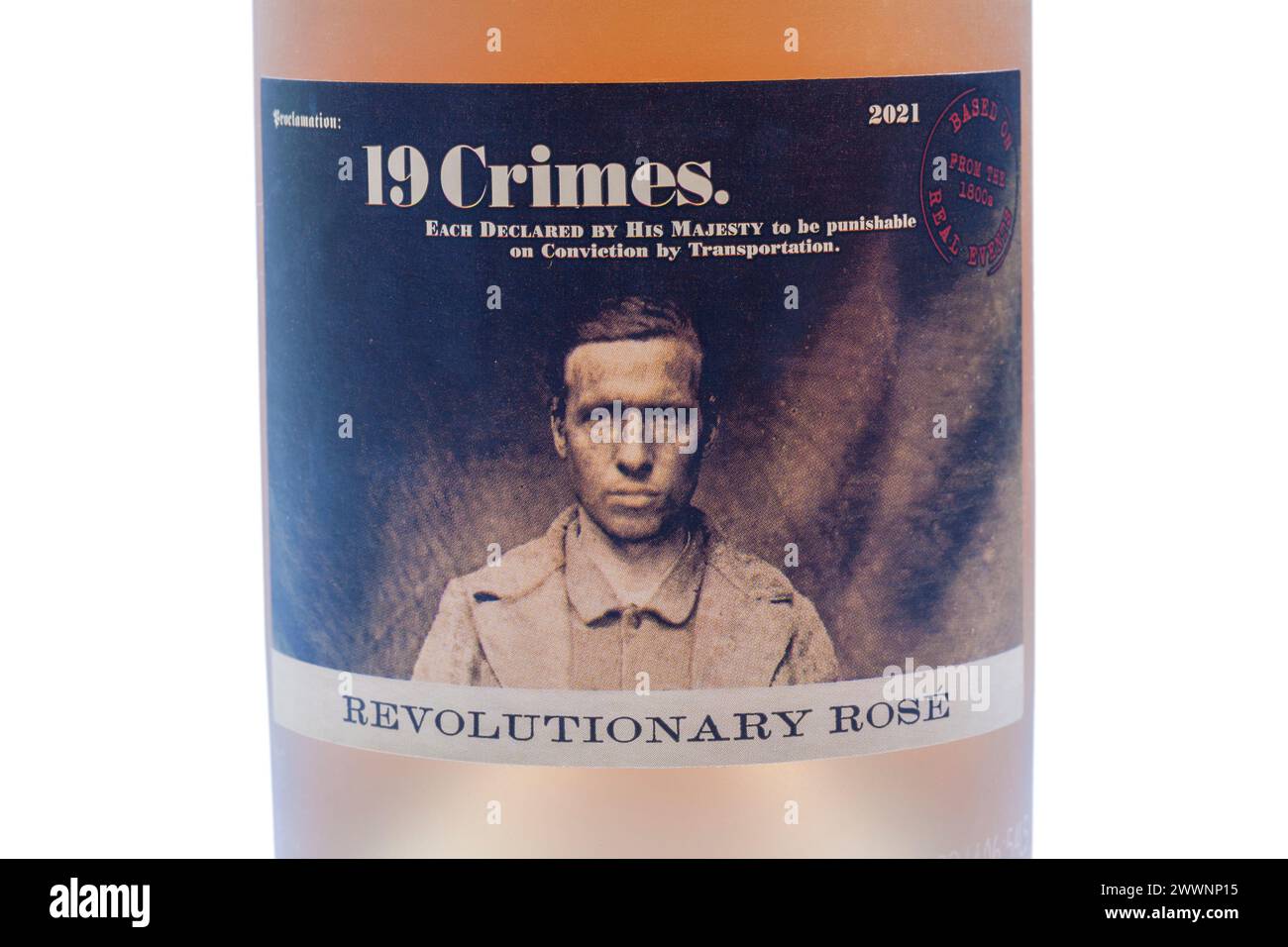 Etikett auf Flasche mit 19 Verbrechen Revolutionary Rose Wein 2021 - Produkt von Spanien Spanisch Stockfoto