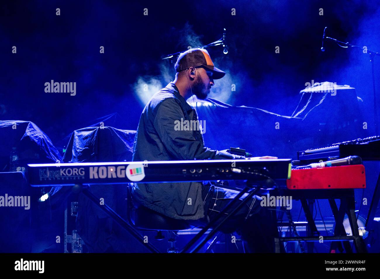 London, Großbritannien. März 2024. MRCY trat am 24. März 2024 live im Hammersmith Apollo in London auf, Doom Cannon, Keyboards (auf Tournee) Ihre Musik, die während eines Meetups zwischen Lockdowns geformt wurde, kombiniert gefühlvolle Vocals, psychedelische Vibes und nostalgische Arrangements für ein zeitloses, aber zeitgenössisches Feeling. Quelle: Dafydd Owen/Alamy Live News Stockfoto