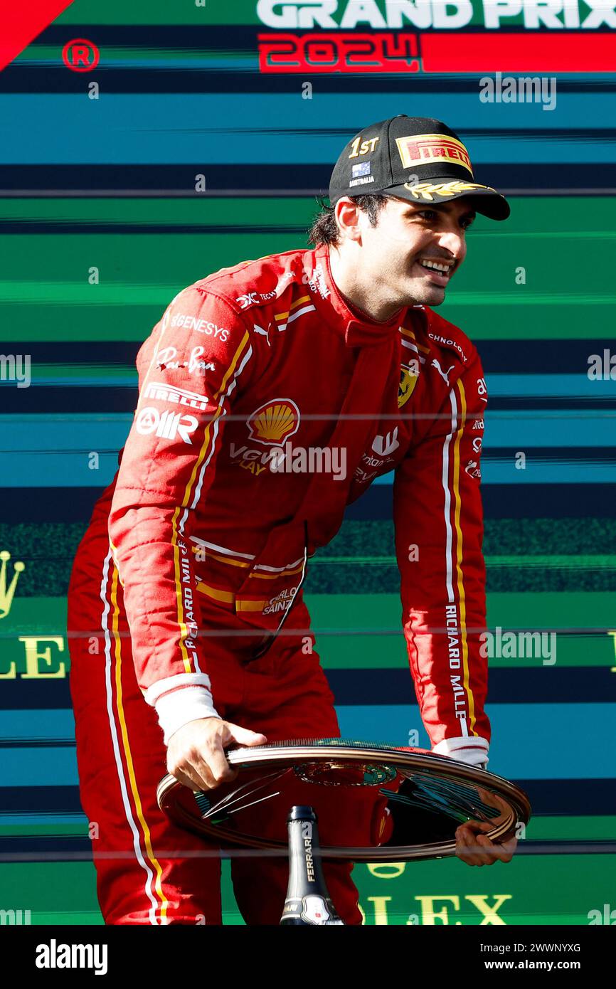 Melbourne, Victoria, Australien. März 2024. MELBOURNE, AUSTRALIEN – 24. MÄRZ: Carlos Sainz aus Spanien und Scuderia Ferrari nach dem Gewinn des Großen Preises von Australien 2024 im Albert Park in Melbourne, Australien (Foto: © Chris Putnam/ZUMA Press Wire) NUR REDAKTIONELLE VERWENDUNG! Nicht für kommerzielle ZWECKE! Stockfoto