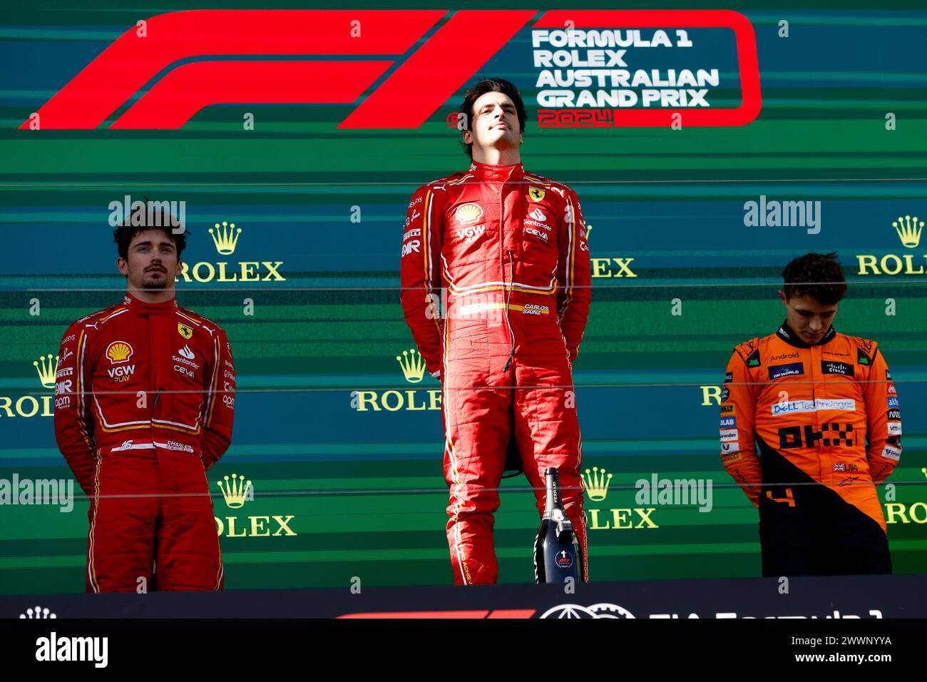 Melbourne, Victoria, Australien. März 2024. AUSTRALIEN, MELBOURNE - 24. MÄRZ: Sieger des spanischen Fahrers Carlos Sainz Jr. von Scuderia Ferrari (C), zweiter Platz für den monegassischen Fahrer Charles Leclerc von Scuderia Ferrari (L), Dritter Platz für den britischen Fahrer Lando Norris vom McLaren F1 Team (R) nach dem Formel 1 Rolex Australian Grand Prix auf dem Albert Park Circuit am 24. März 2024 in Melbourne, Australien (Foto: © Chris Putnam/ZUMA Press Wire) NUR REDAKTIONELLE VERWENDUNG! Nicht für kommerzielle ZWECKE! Stockfoto