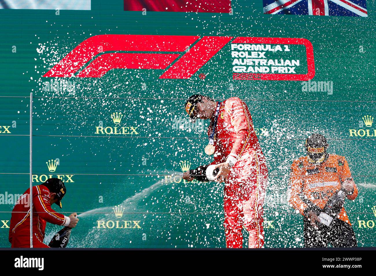 Melbourne, Victoria, Australien. März 2024. MELBOURNE, AUSTRALIEN – 24. MÄRZ: Carlos Sainz aus Spanien und Scuderia Ferrari nach dem Gewinn des Großen Preises von Australien 2024 im Albert Park in Melbourne, Australien (Foto: © Chris Putnam/ZUMA Press Wire) NUR REDAKTIONELLE VERWENDUNG! Nicht für kommerzielle ZWECKE! Stockfoto