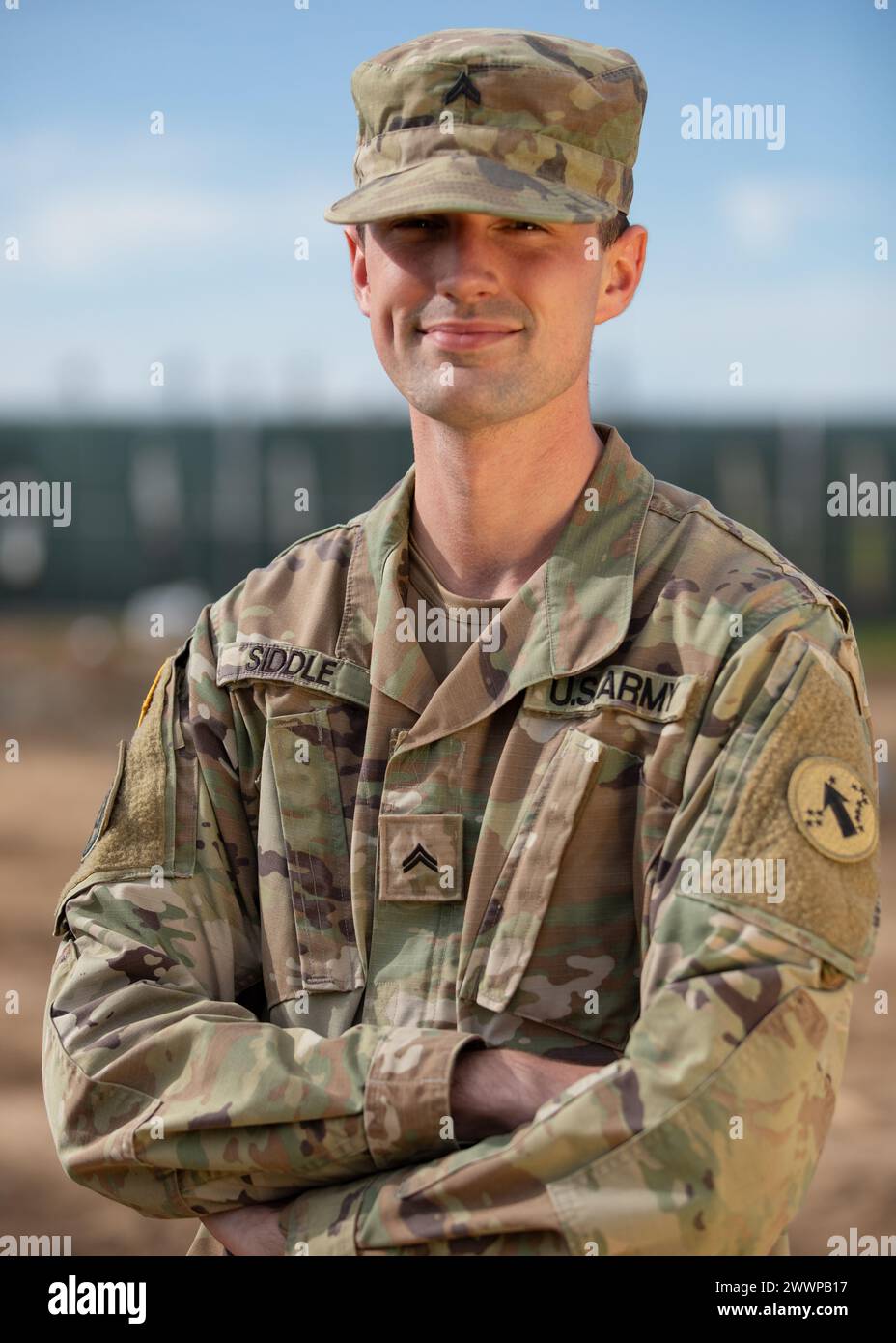 Brett Siddle, ein Nachrichtenanalyst der 3rd Multi-Domain Task Force, posiert für ein Porträt während Project Convergence - Capstone 4 in Camp Pendleton, Kalifornien, 23. Februar 2024. Armee Stockfoto