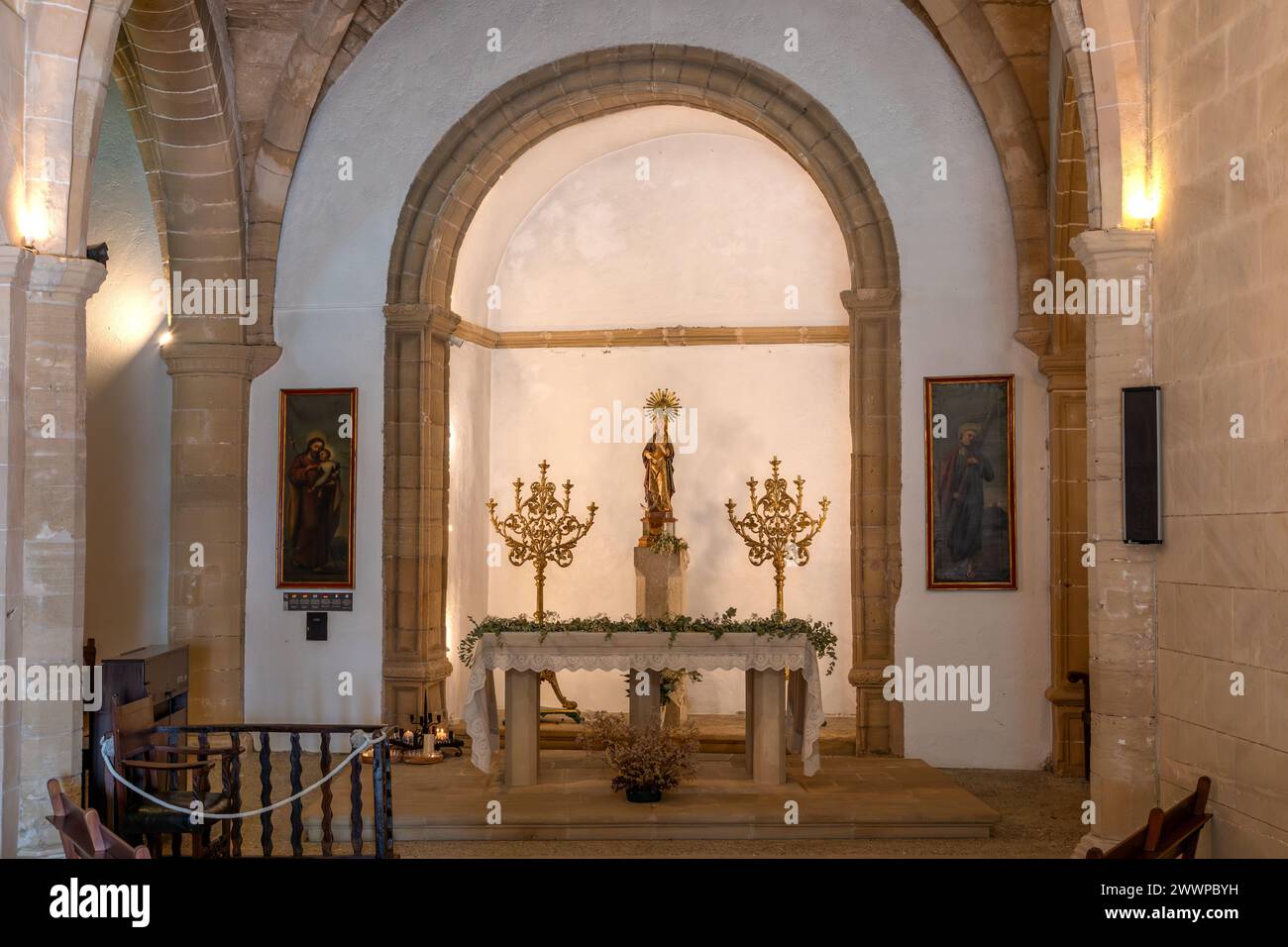 Blick auf die Kirche auf der mittelalterlichen Festung Capdepera, Insel Mallorca, Spanien Stockfoto