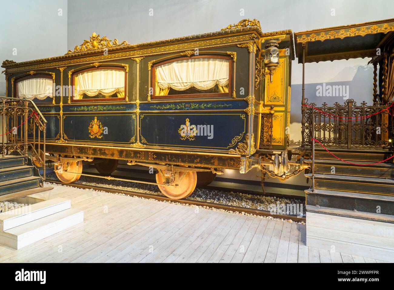Wagen des päpstlichen Zuges Pius IX. Erbaut 1858 - Museo Centrale Montemartini, Rom, Italien Stockfoto